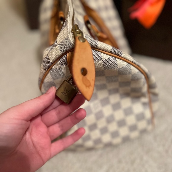 Authentic Louis Vuitton Speedy 30 - Picture 11 of 14